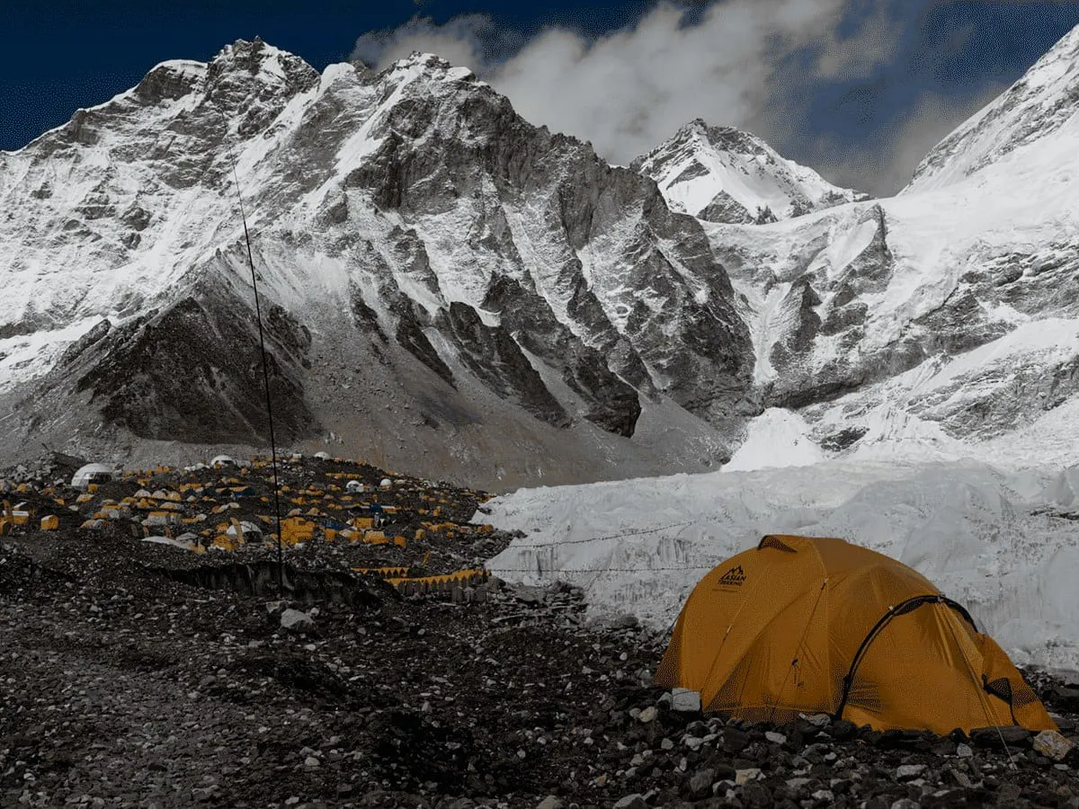 camp-tents-at-everest-base-camp