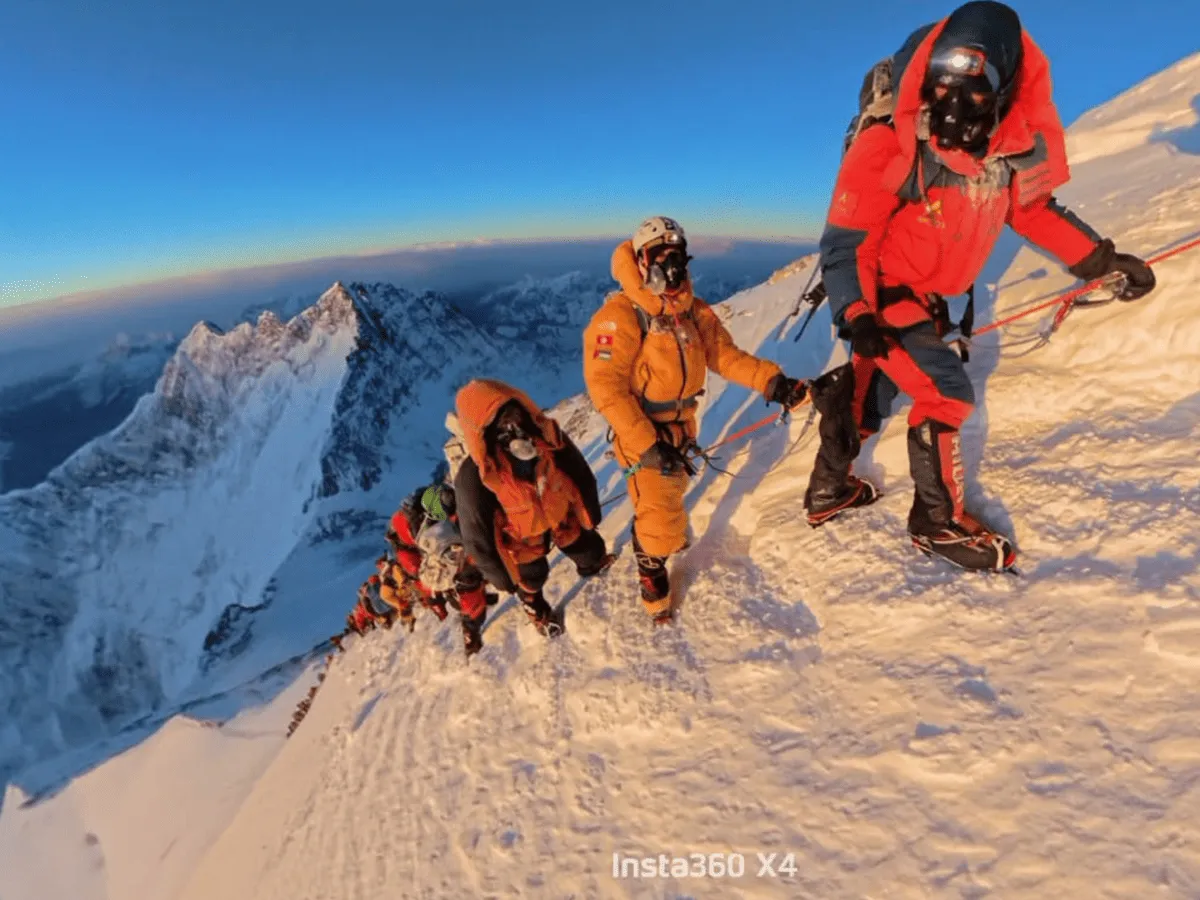 climb-to-everest-summit