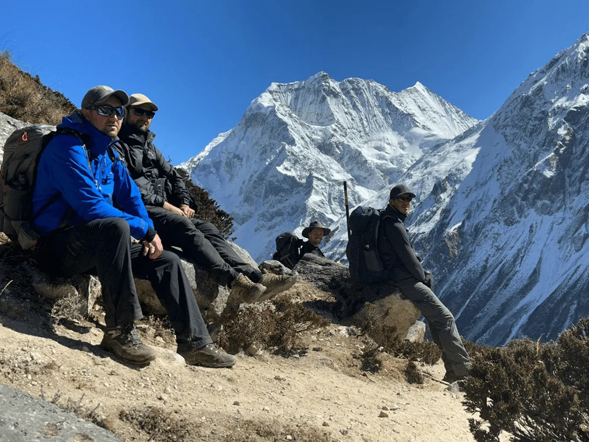 trekkers-resting-at-larkya-bazaar