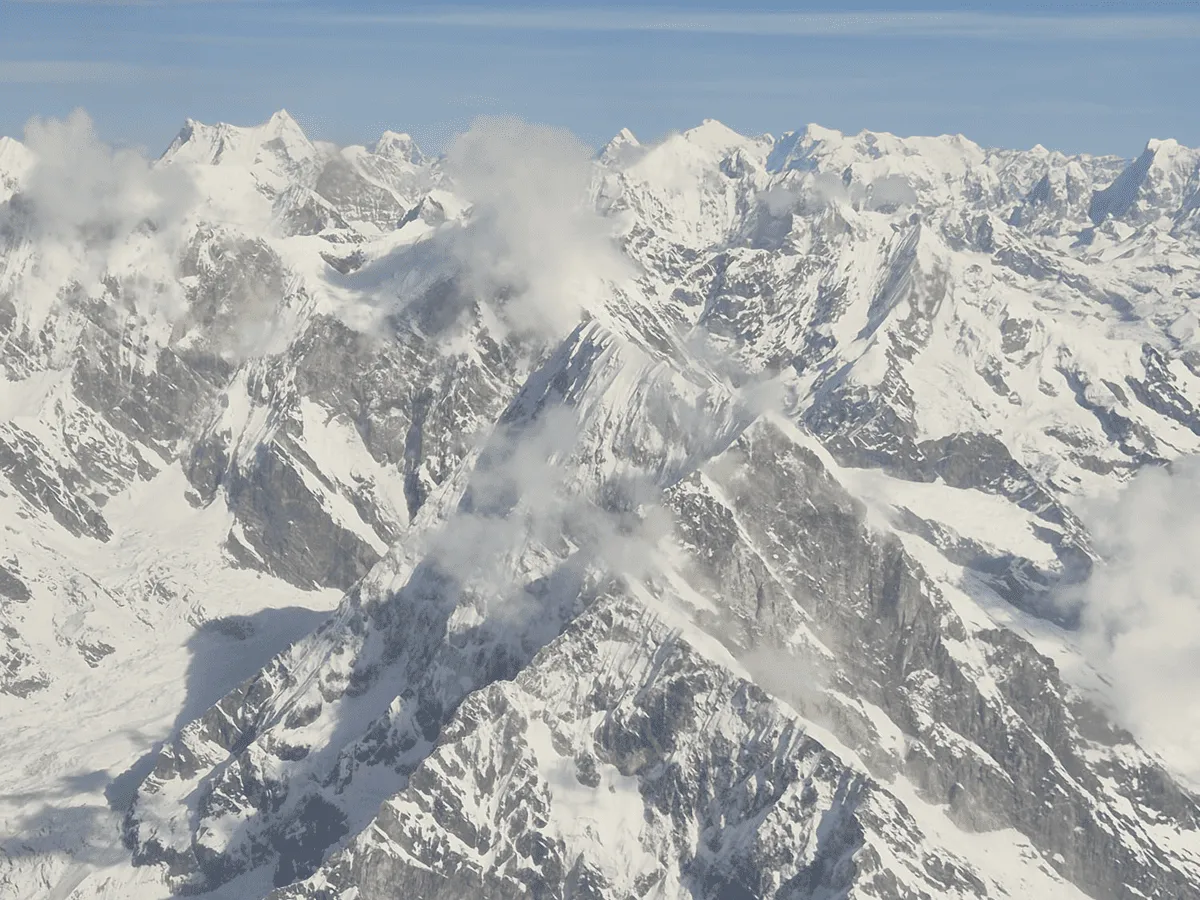 view-from-everest-mountain-flight