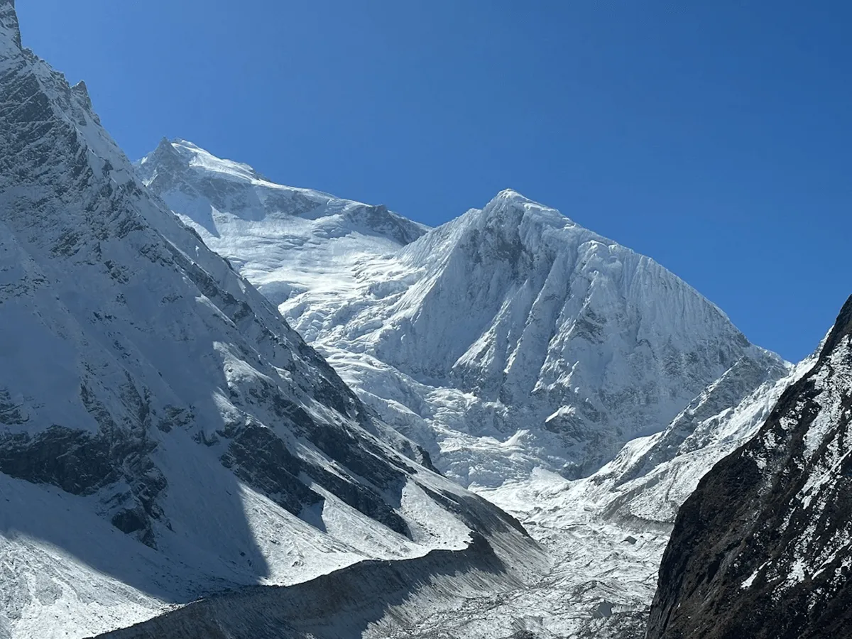 View-of-Mount-Manaslu-on-the-way-to-Dharmasala
