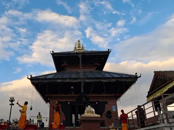 Aarati At Bhaleshwor Mahadev Mandir